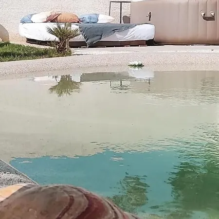 Avec Lagon Et Jacuzzi